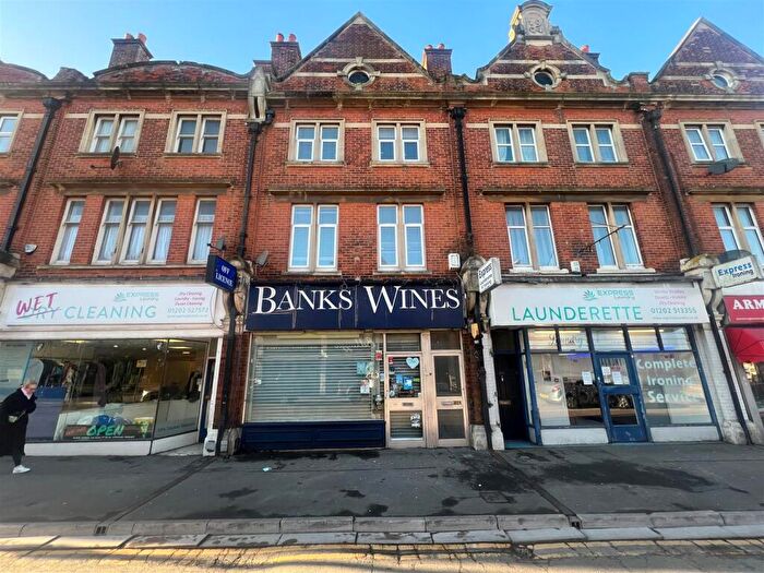 5 Bedroom Private Hall To Rent In Student Flat Wimborne Road, Winton, BH9