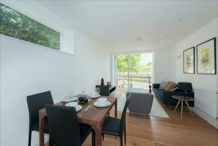 2 Bedroom Flat To Rent In Sewardstone Road, London, E2