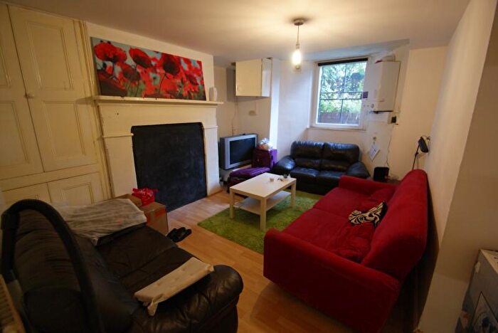 6 Bedroom Terraced House To Rent In Cliff Mount, Woodhouse, Leeds, LS6