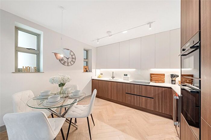 3 Bedroom Flat For Sale In Alderbrook Road, Clapham South, London, SW12
