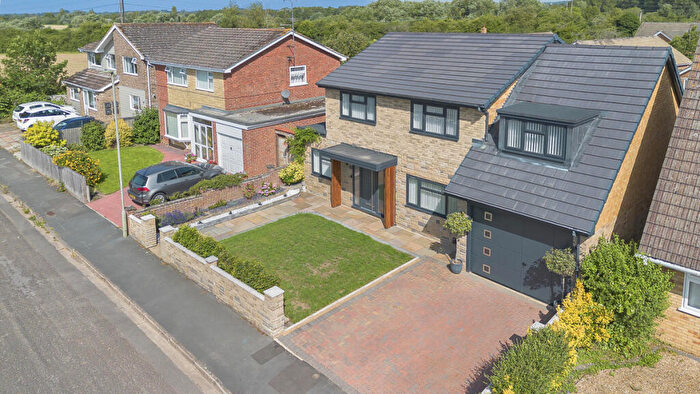 4 Bedroom Detached House For Sale In Mill Road, Abingdon, OX14