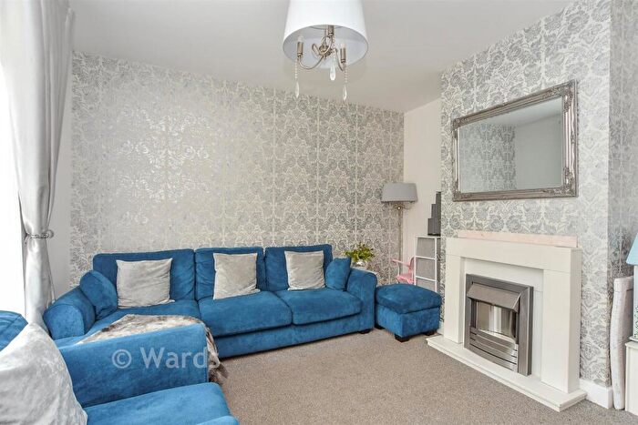 2 Bedroom Semi-Detached House For Sale In The Tideway, Rochester, Kent, ME1