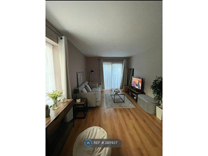 2 Bedroom Flat To Rent In Rose Kiln Lane, Reading, RG1