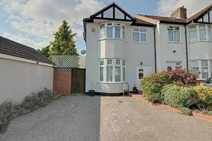 4 Bedroom End Of Terrace House To Rent In Belvedere Avenue, Clayhall, Ilford, IG5