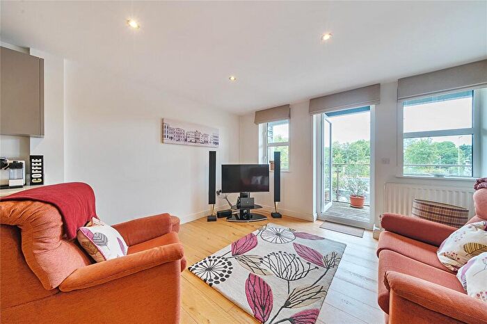 2 Bedroom Flat For Sale In Babbacombe Road, Bromley, BR1