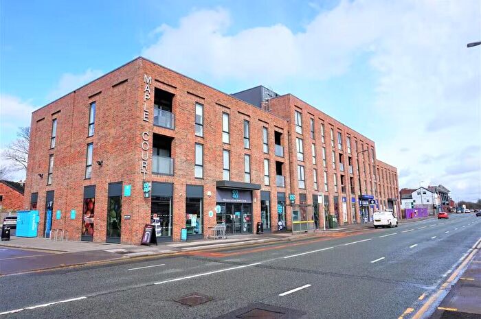 2 Bedroom Flat To Rent In Maple Court, Sale, M33