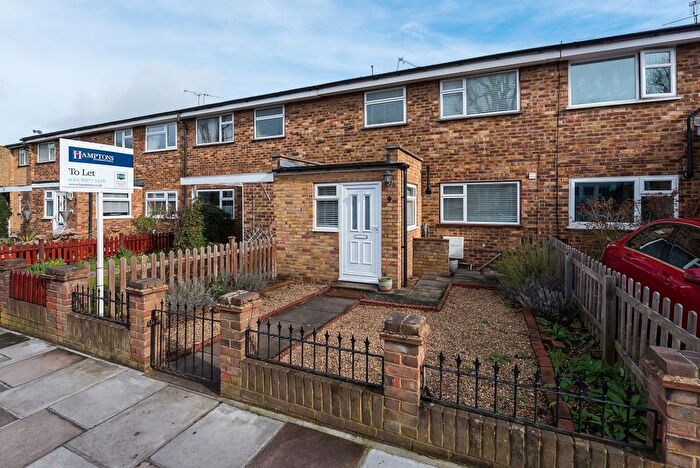 3 Bedroom Flat To Rent In Kingston Lane, Teddington, TW11