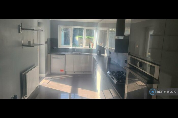 3 Bedroom Terraced House To Rent In Venners Close, Bexleyheath, DA7