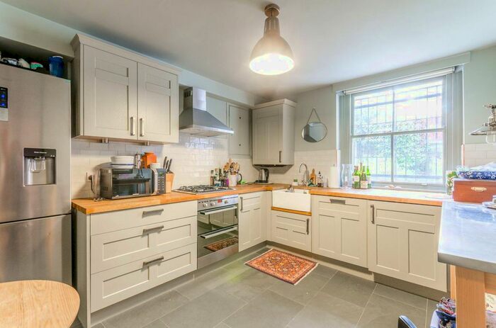 1 Bedroom Maisonette For Sale In Elmore Street, Islington, London, N1