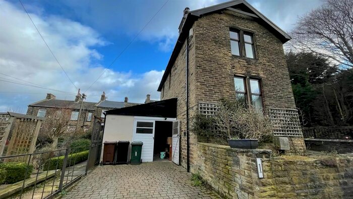 4 Bedroom Detached House To Rent In Hyde Street, Thackley, Bradford, BD10