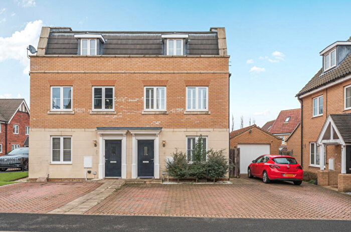 3 Bedroom Semi Detached House For Sale In Maltings Close, Flitch Green, Dunmow, Essex, CM6