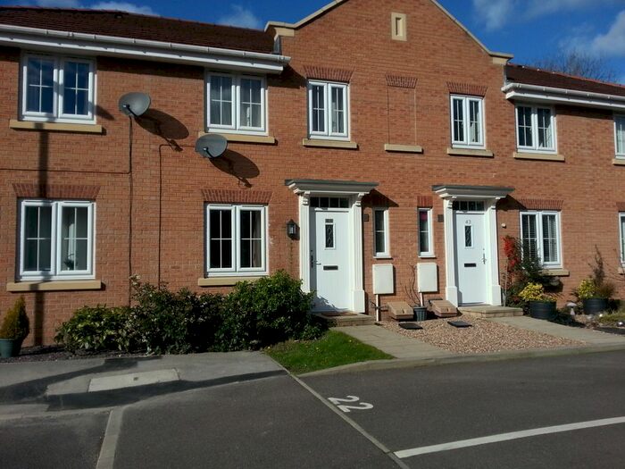 3 Bedroom Town House To Rent In Woodlands Chase, Kimberworth Park, Rotherham, S61