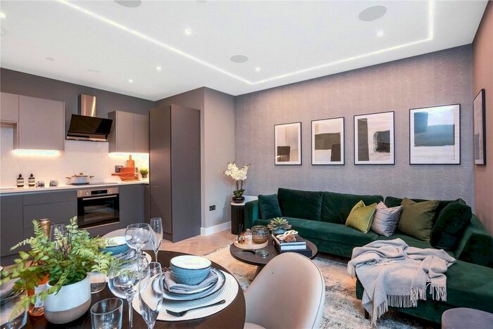 2 Bedroom Flat To Rent In Knoll Rise, Orpington, BR6