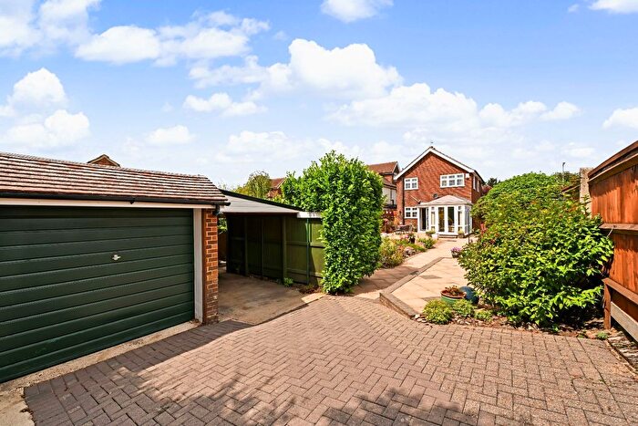 3 Bedroom Detached House For Sale In Tring Road, Aylesbury, HP20