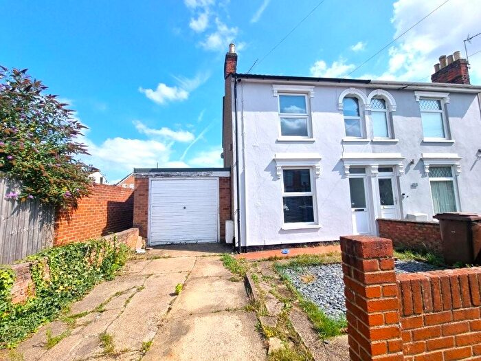 3 Bedroom Semi-Detached House For Sale In Newton Road, Ipswich, IP3