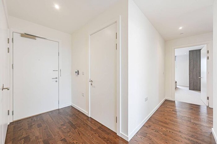 2 Bedroom Flat For Sale In Waterline Way, Deptford, London, SE8
