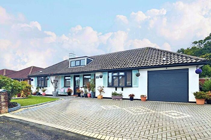 2 Bedroom Detached Bungalow For Sale In Place House Close, Fareham, PO15