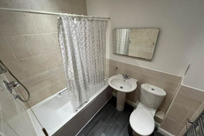 2 Bedroom Flat To Rent In Claremont Road, London, NW2