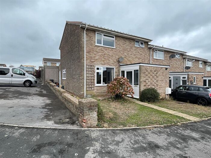 3 Bedroom End Terrace House For Sale In Henley View, Crewkerne - No Onward Chain, TA18