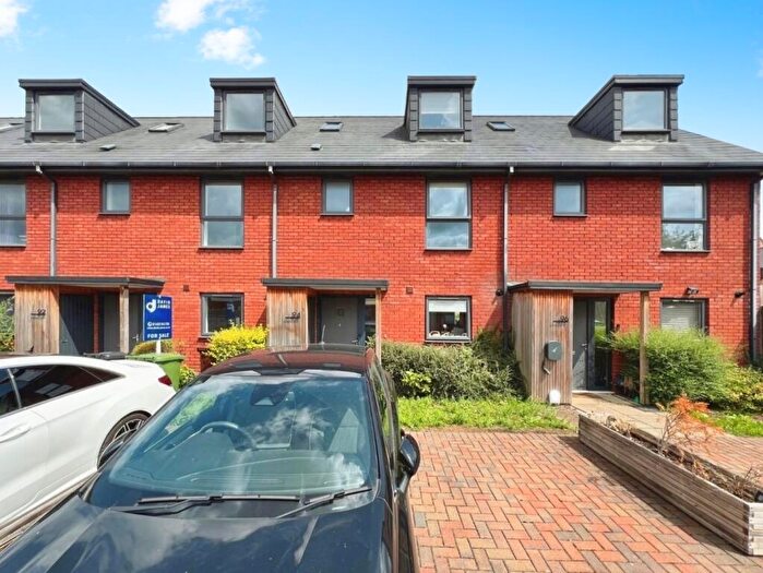 3 Bedroom Terraced House For Sale In High Street, Cam, GL11