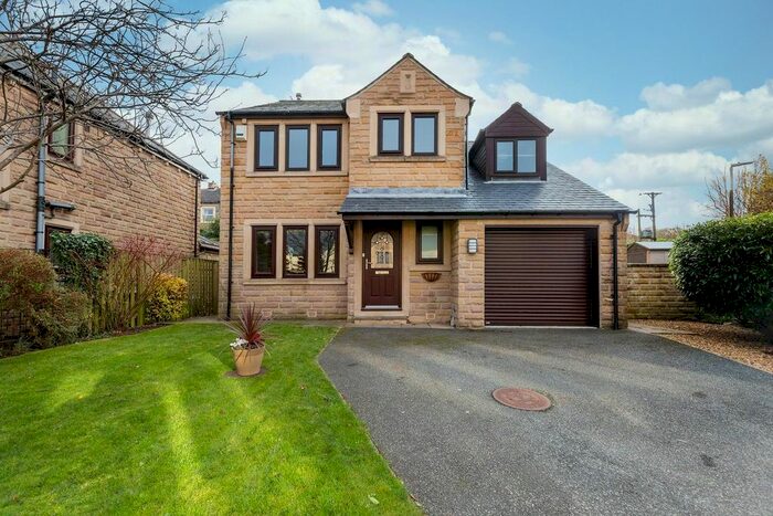 4 Bedroom Property To Rent In Greaves Fold, Holywell Green, Halifax HX4