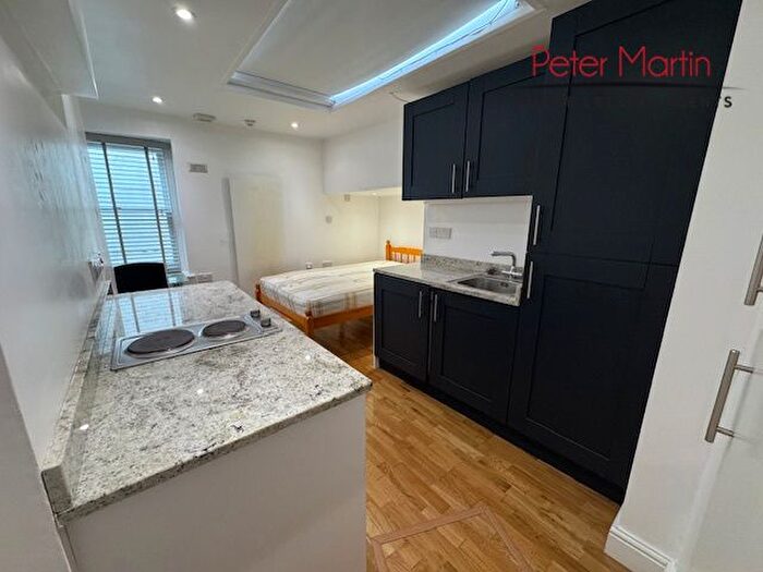 Studio To Rent In Rosslyn Hill, Belsize Park, NW3