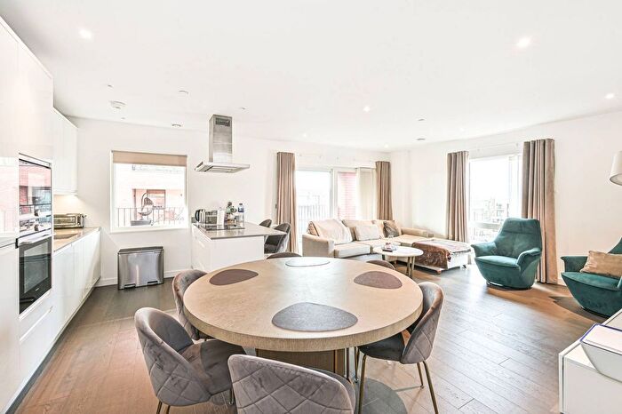 3 Bedroom Flat To Rent In Thonrey Close, Colindale, London, NW9