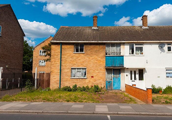3 Bedroom Semi Detached House For Sale In Suffolk Road, Enfield, Middlesex, EN3