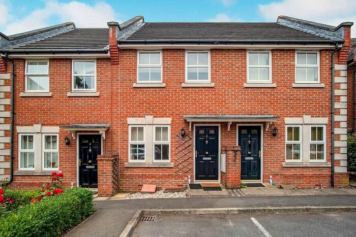 2 Bedroom End Of Terrace House To Rent In Kendall Road, London, SE18