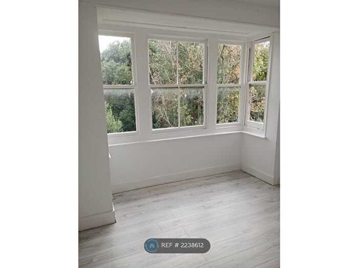 Studio To Rent In Pembroke Crescent, Hove, BN3