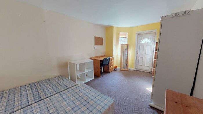 8 Bedroom Terraced House To Rent In Ebberston Terrace, Hyde Park, Leeds, LS6