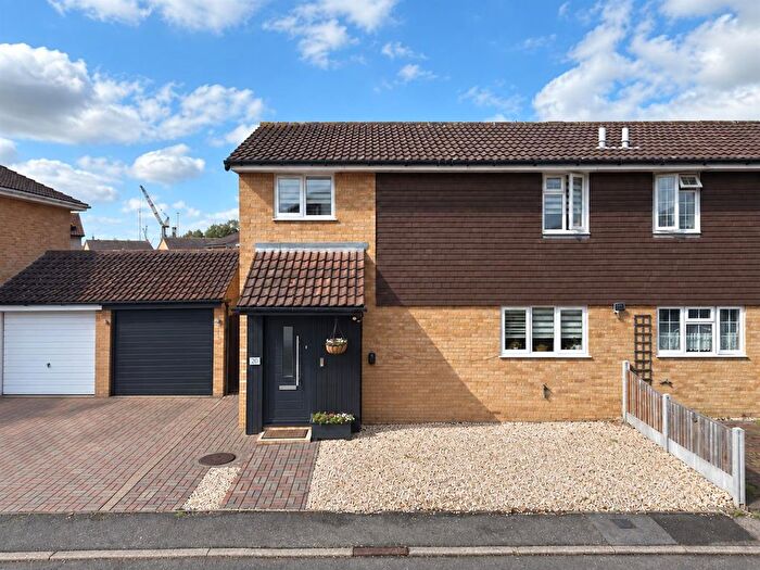 3 Bedroom Semi-detached House For Sale In Medlar Road, Grays, RM17