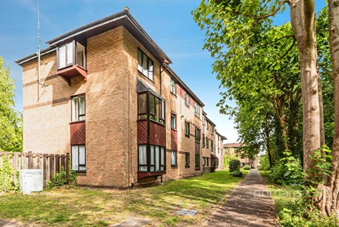 1 Bedroom Flat To Rent In St. Pauls Court, Reading, Berkshire, RG1
