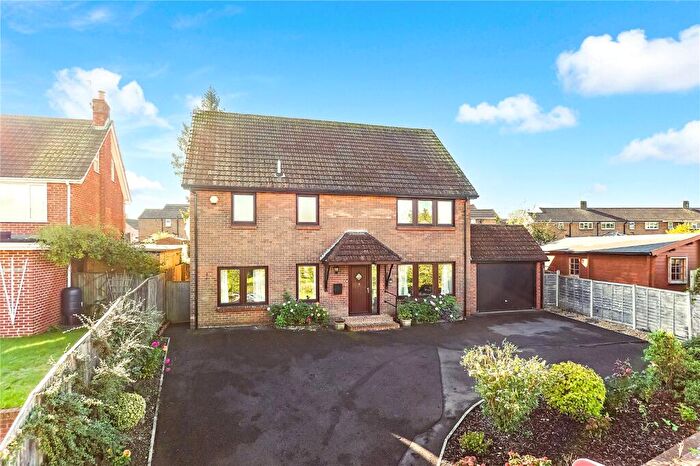 4 Bedroom Detached House For Sale In Winchester Road, Petersfield, Hampshire, GU32