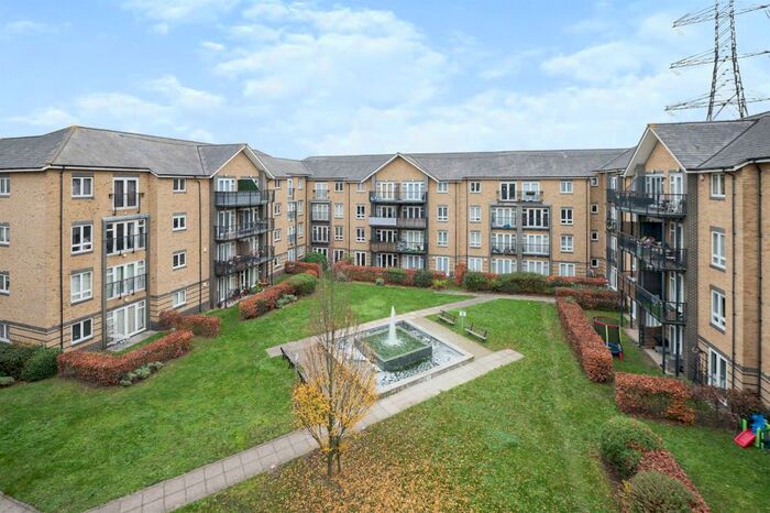 3 Bedroom Flat For Sale In Southwell Close, Chafford Hundred, Grays, RM16