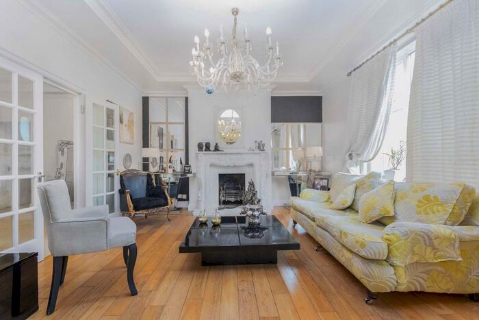 4 Bedroom Flat To Rent In Putney Hill, London, SW15
