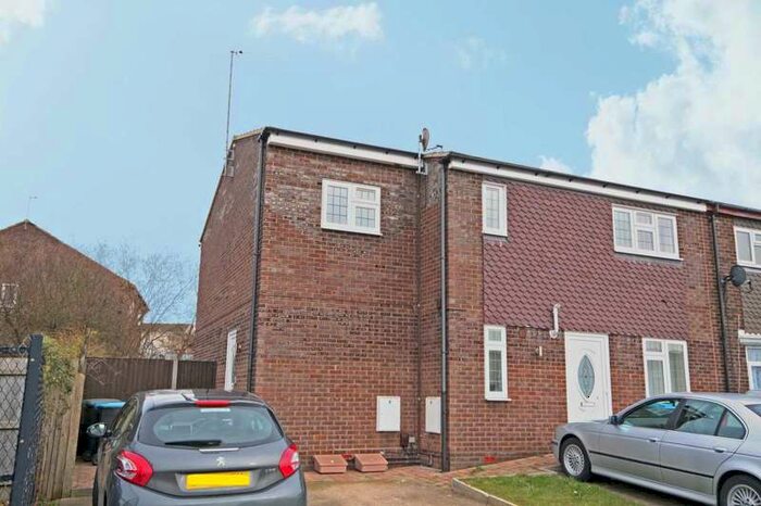 2 Bedroom Maisonette Flat To Rent In Lomond Road, Hemel Hempstead, HP2