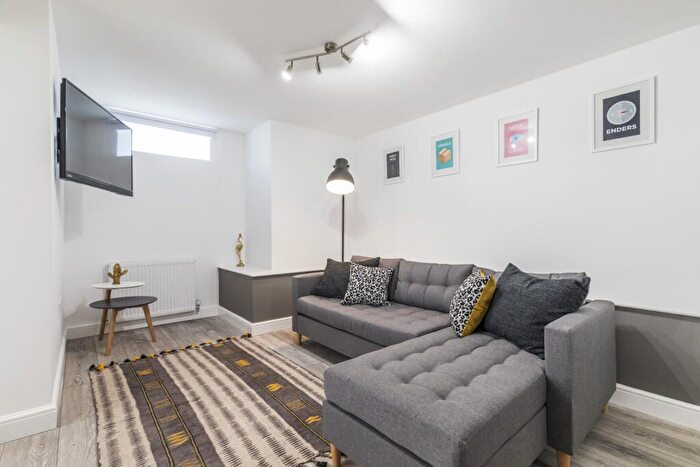 2 Bedroom Flat To Rent In Wells Park Road, London, SE26