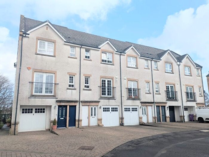 3 Bedroom Town House To Rent In Parklands Oval, Crookston, Glasgow, G53