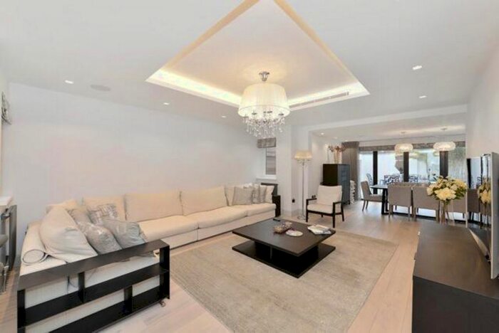 5 Bedroom Town House To Rent In Middle Field, St John's Wood, NW8