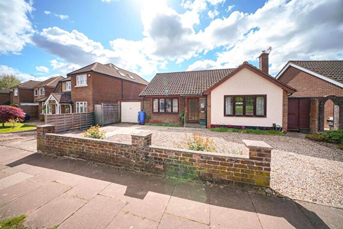 2 Bedroom Detached Bungalow For Sale In Foxcroft, St. Albans, AL1