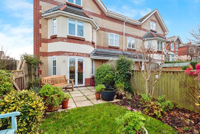 3 Bedroom End Of Terrace House For Sale In Dorchester Road, Weymouth, DT3