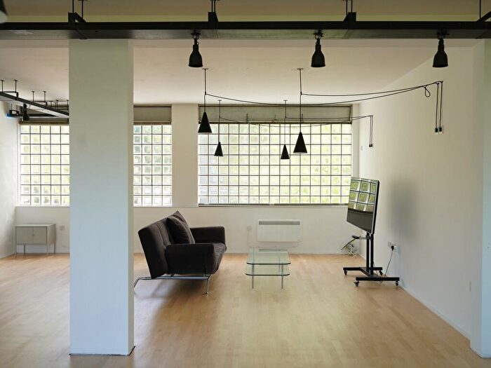 2 Bedroom Flat To Rent In Cliff Road Camden, NW1