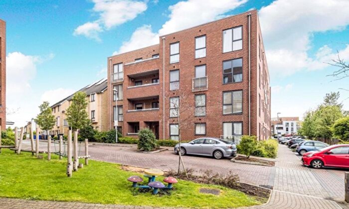 2 Bedroom Flat For Sale In Draper Close, Grays, RM20