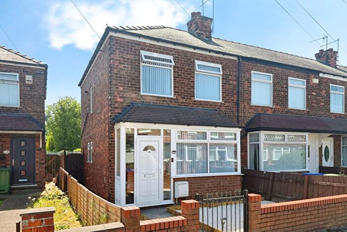 3 Bedroom End Of Terrace House For Sale In Penshurst Avenue, Hessle, HU13