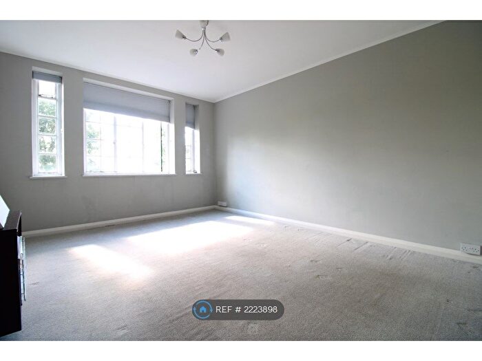 2 Bedroom Flat To Rent In London, London, SW16