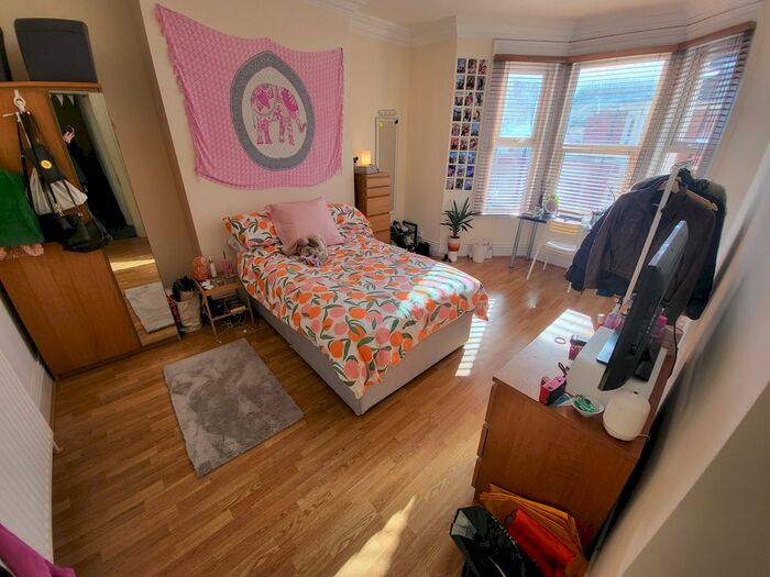 4 Bedroom Maisonette To Rent In Forsyth Road, Newcastle Upon Tyne, NE2