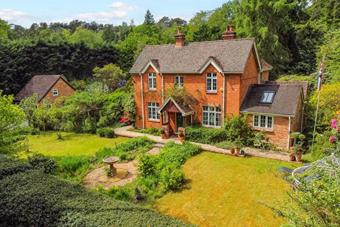 3 Bedroom Detached House For Sale In Chertsey Road, Windlesham, GU20