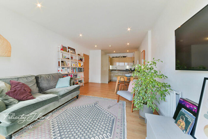 1 Bedroom Flat For Sale In Violet Road, Bow, E3