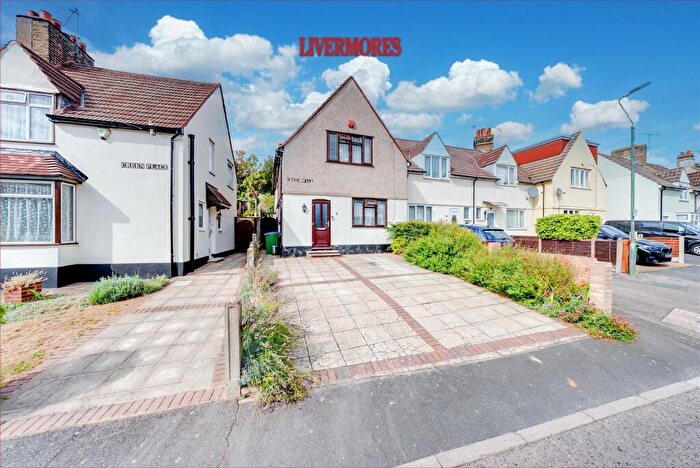 3 Bedroom End Of Terrace House For Sale In Green Walk, Crayford, DA1